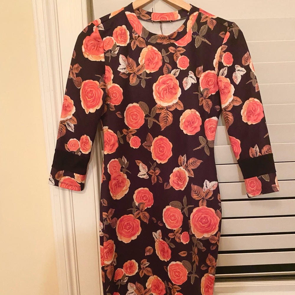 Colorful form fitting Zara dress